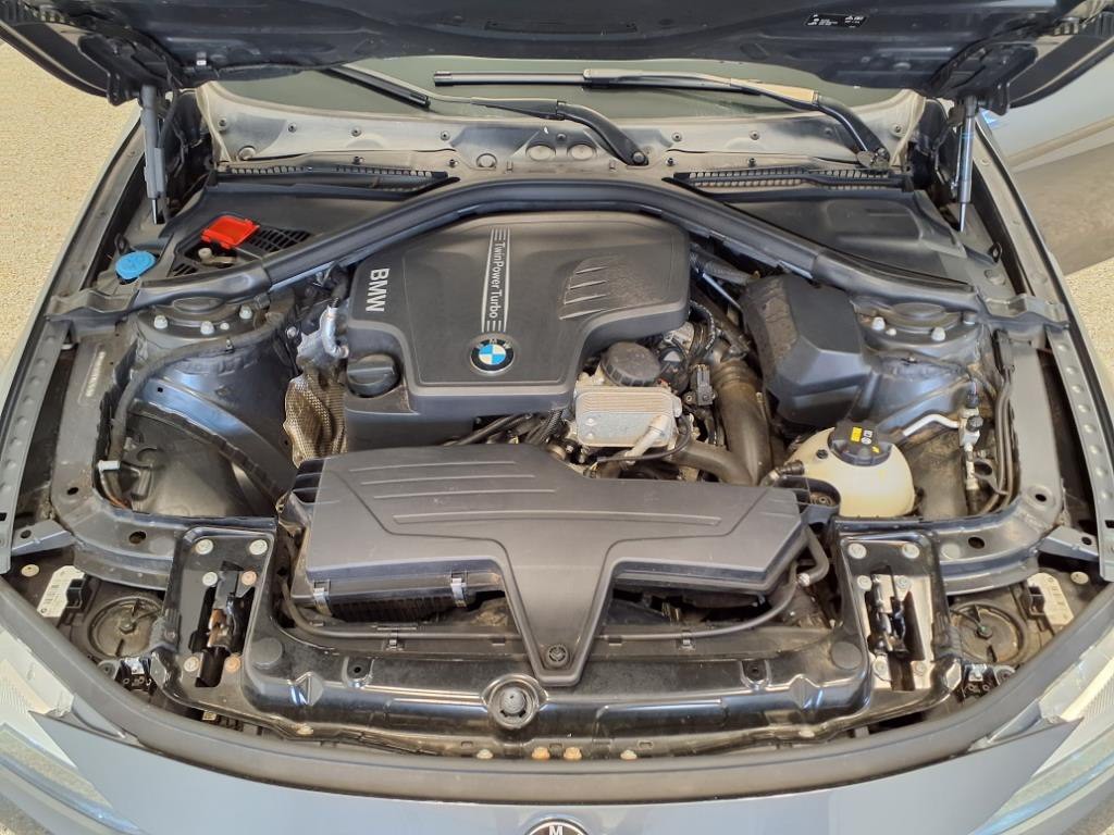 2016 BMW 3 Series Image 23