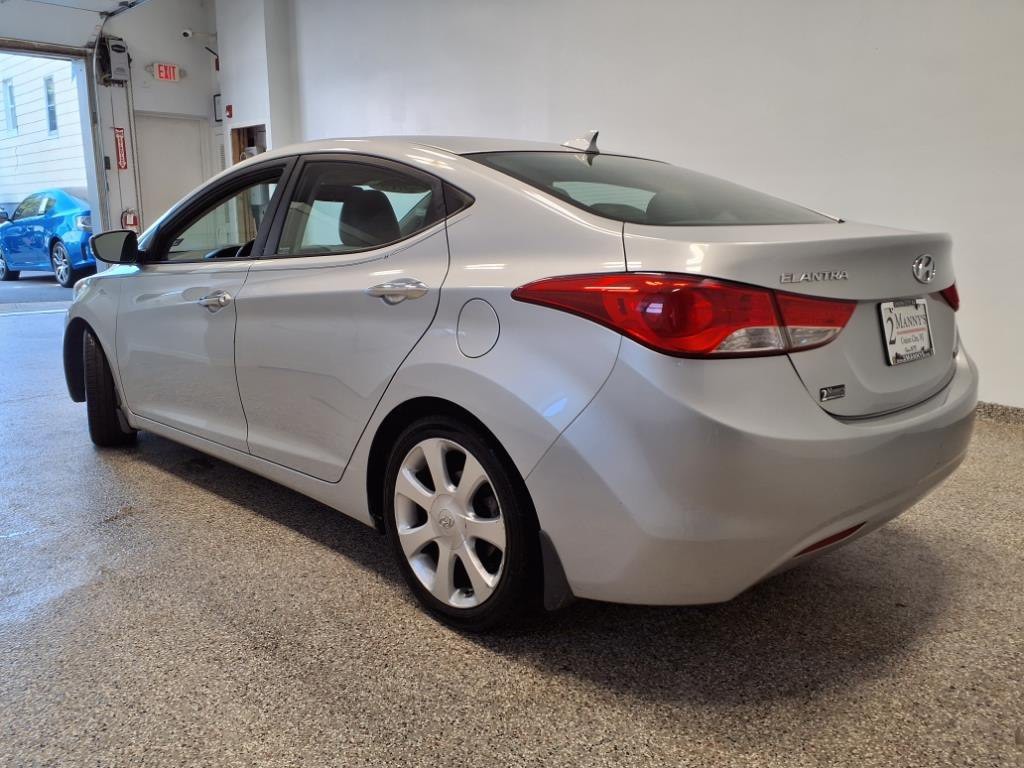 2013 Hyundai Elantra Image 2