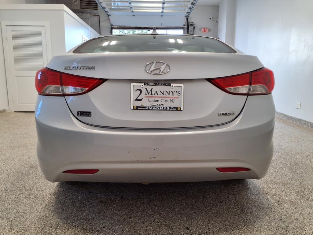 2013 Hyundai Elantra Image 3