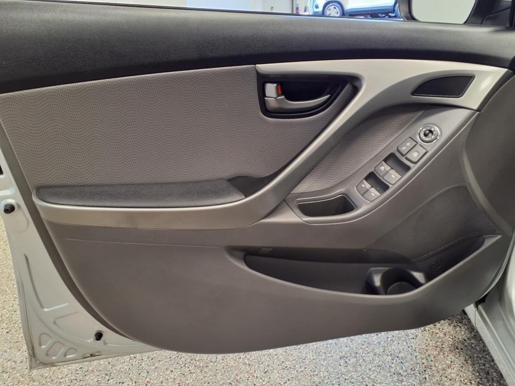 2013 Hyundai Elantra Image 12