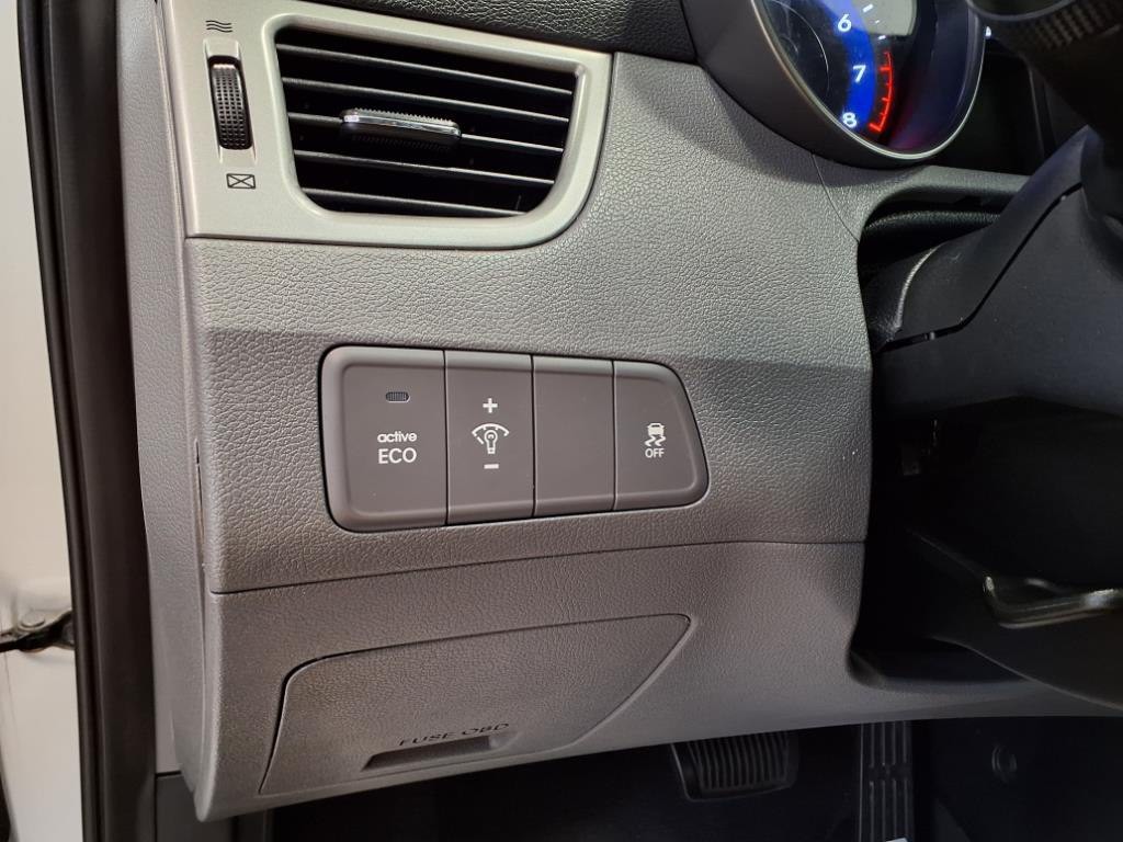 2013 Hyundai Elantra Image 15