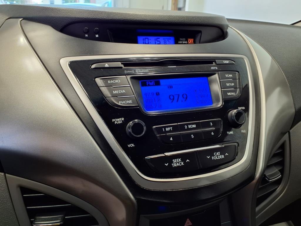 2013 Hyundai Elantra Image 19