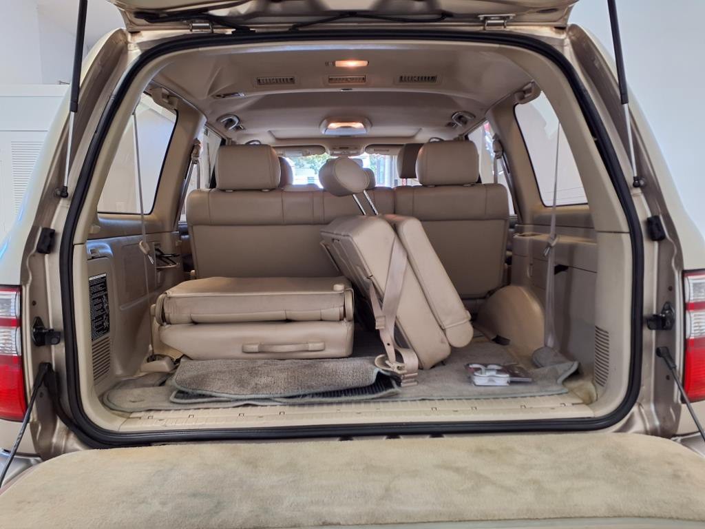 2003 Toyota Land Cruiser Image 8