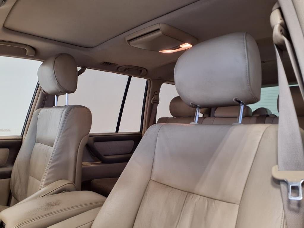 2003 Toyota Land Cruiser Image 16