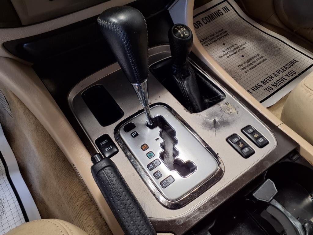 2003 Toyota Land Cruiser Image 18