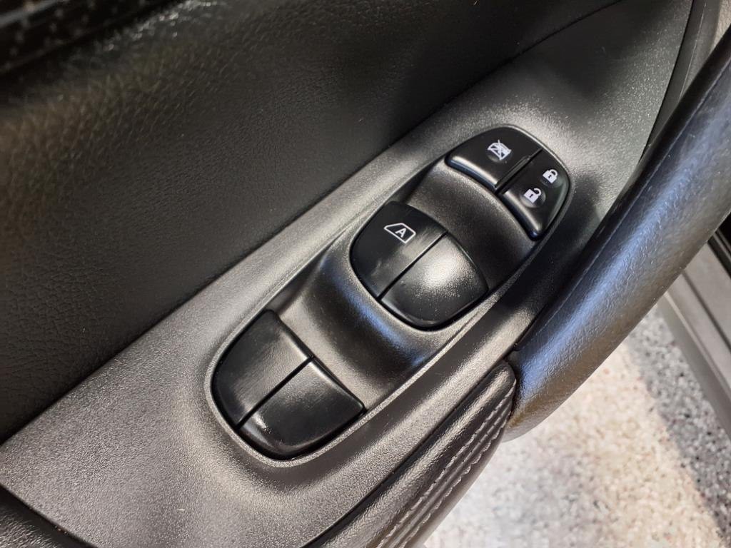 2018 Nissan Rogue Image 12