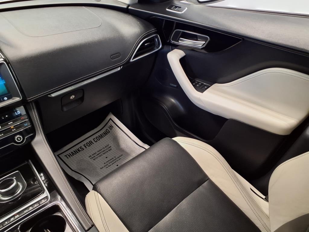 2020 Jaguar F-PACE Image 11