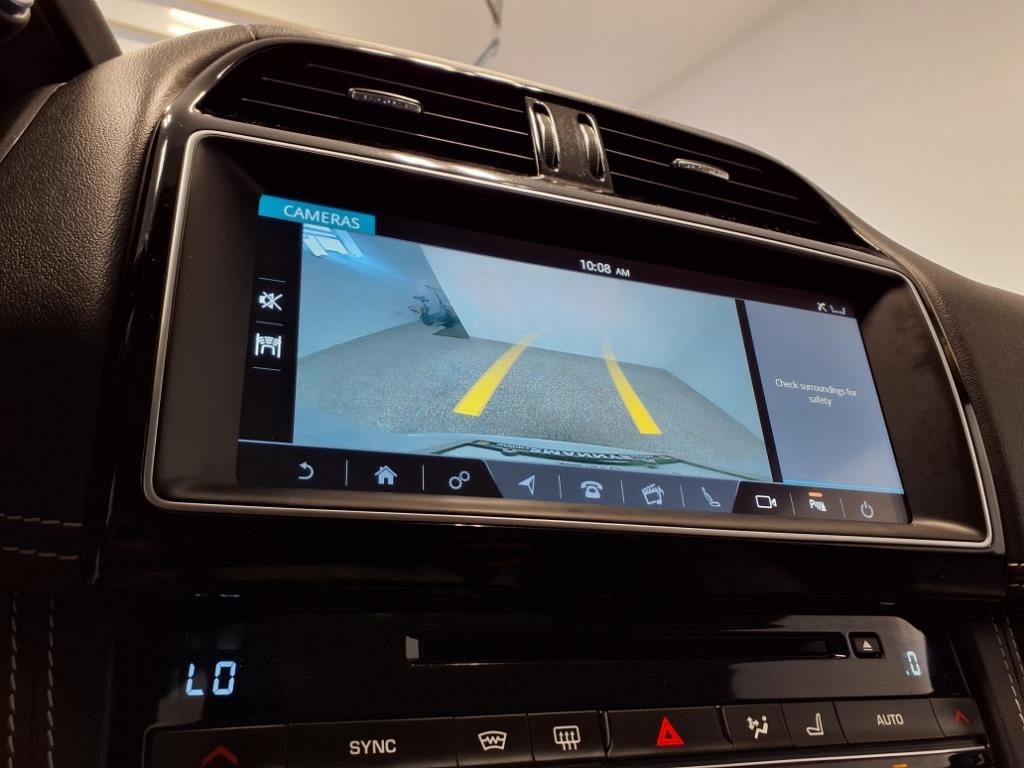 2020 Jaguar F-PACE Image 19