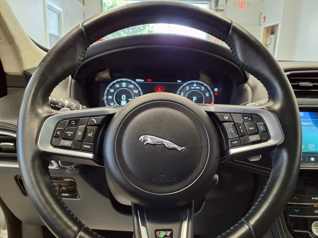 2020 Jaguar F-PACE Image 20