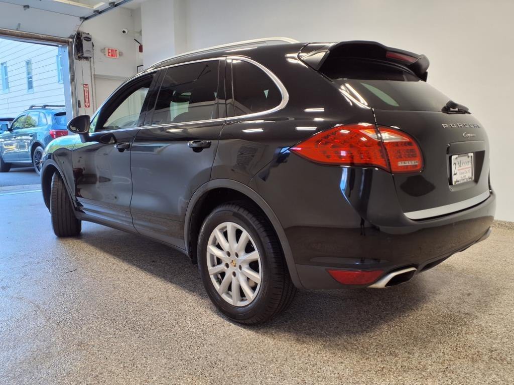 2011 Porsche Cayenne Image 2