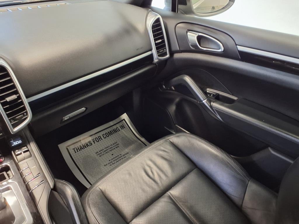 2011 Porsche Cayenne Image 12