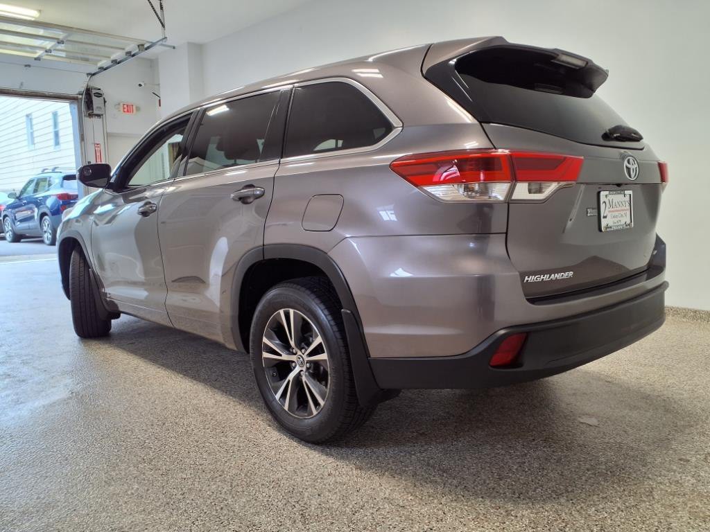 2018 Toyota Highlander Image 2