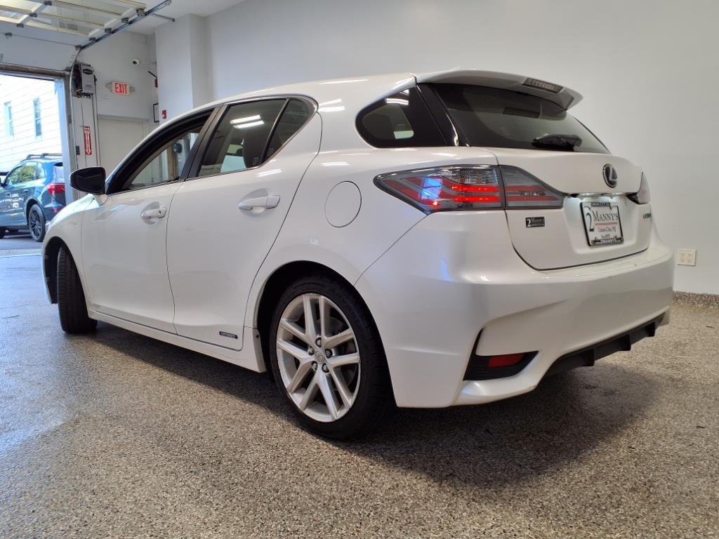 2014 Lexus CT 200h Image 2