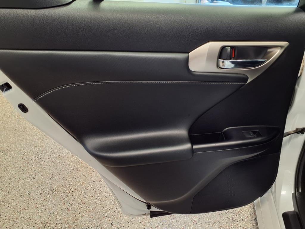 2014 Lexus CT 200h Image 9