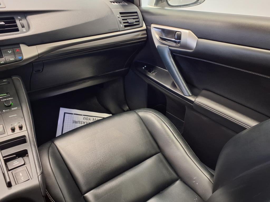2014 Lexus CT 200h Image 12