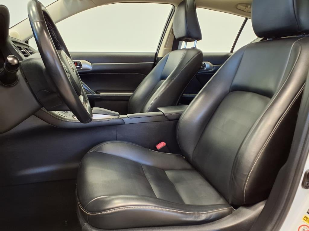 2014 Lexus CT 200h Image 15