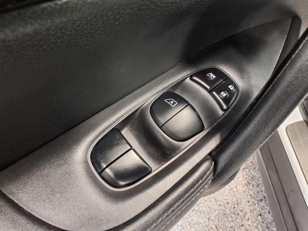 2019 Nissan Rogue Image 13