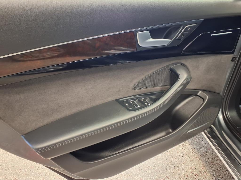 2015 Audi A8 Image 8