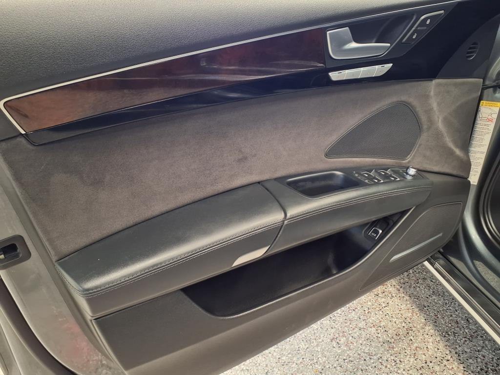 2015 Audi A8 Image 12