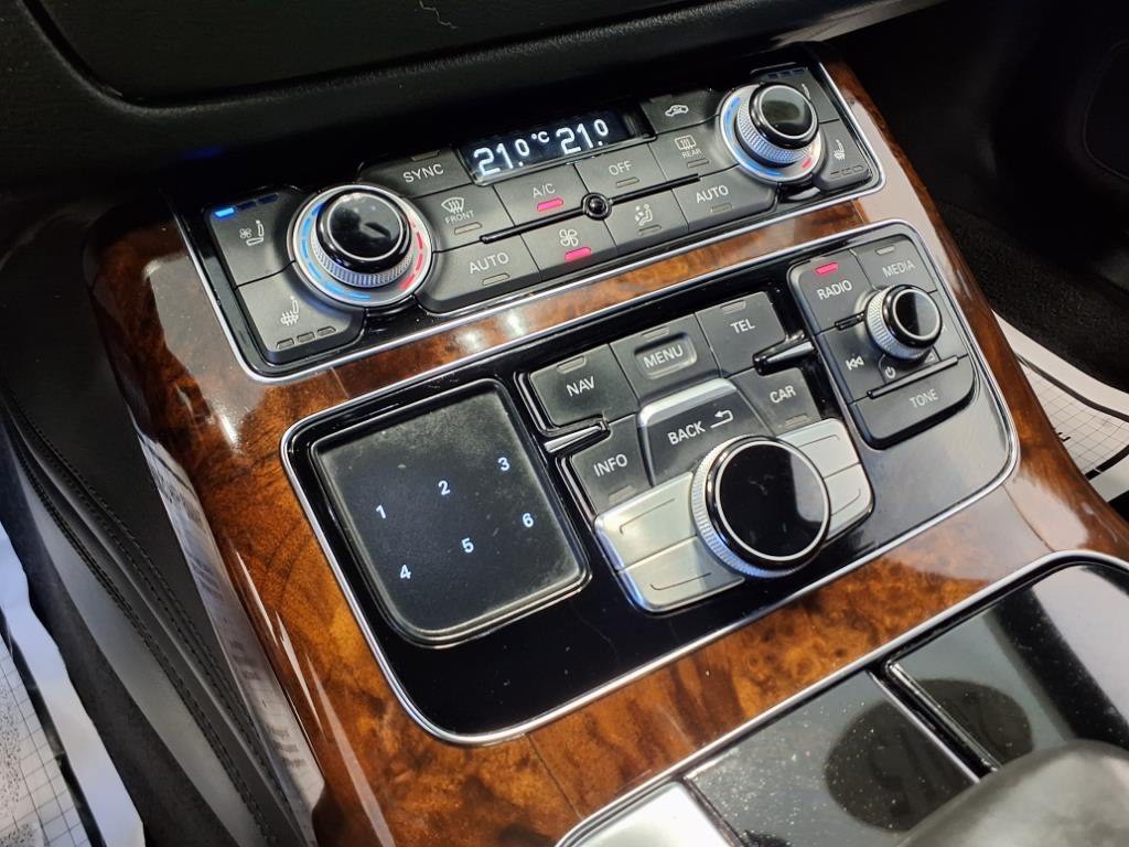 2015 Audi A8 Image 16