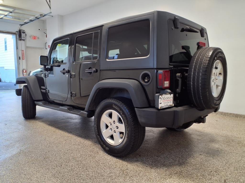 2013 Jeep Wrangler Unlimited Image 2