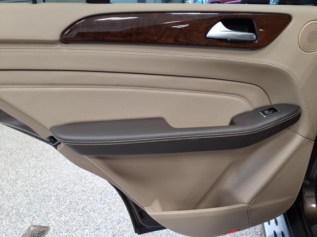 2015 Mercedes-Benz M-Class Image 9