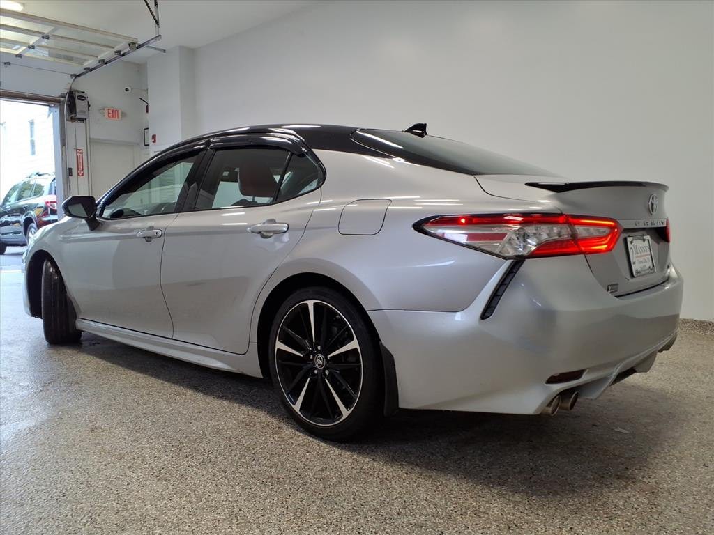 2019 Toyota Camry Image 2