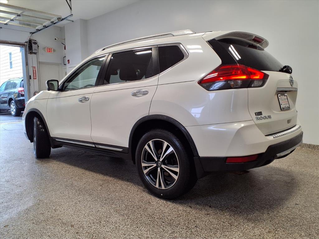 2017 Nissan Rogue Image 2