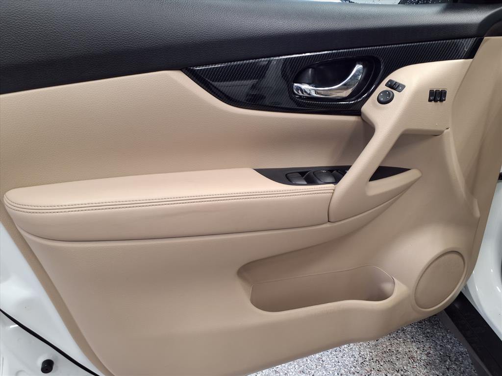 2017 Nissan Rogue Image 13