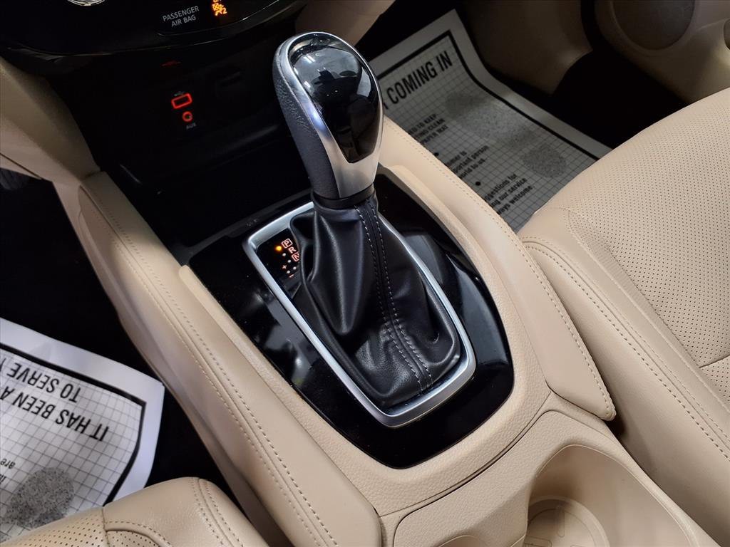 2017 Nissan Rogue Image 16