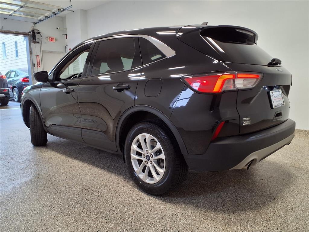 2020 Ford Escape Image 2