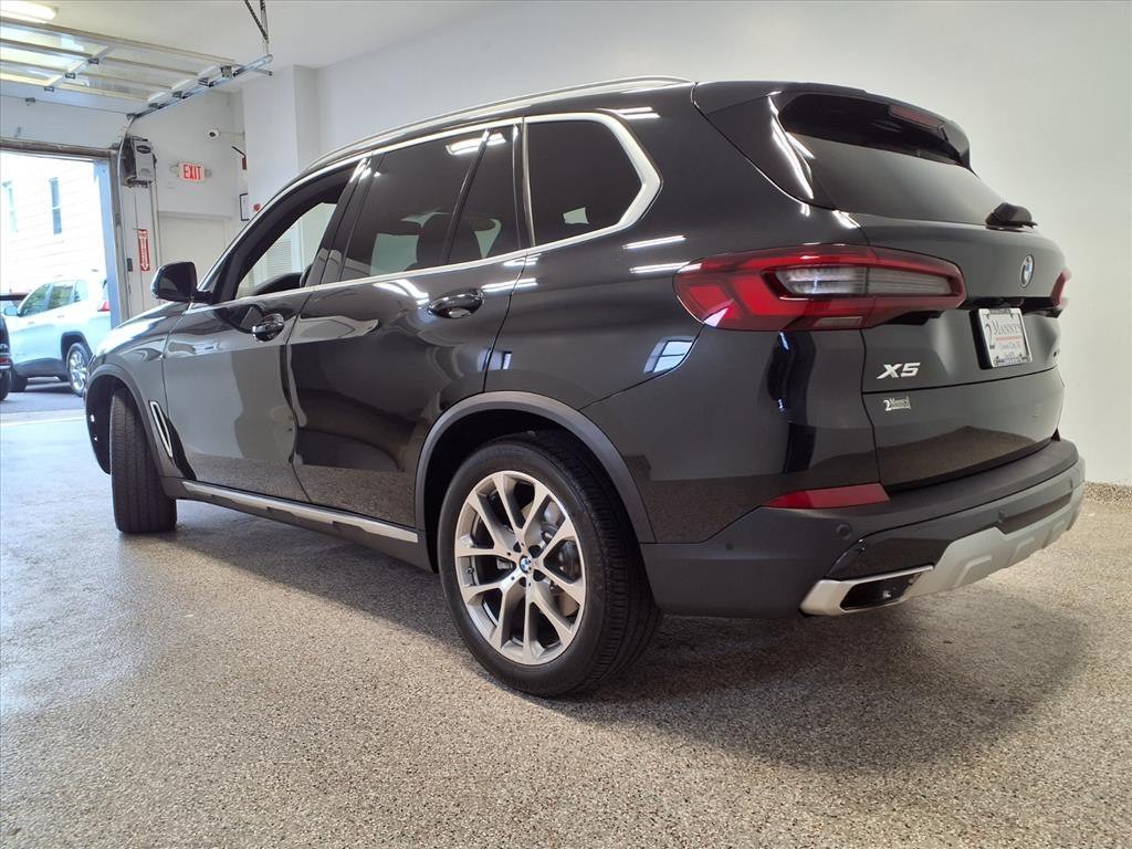 2022 BMW X5 Image 2