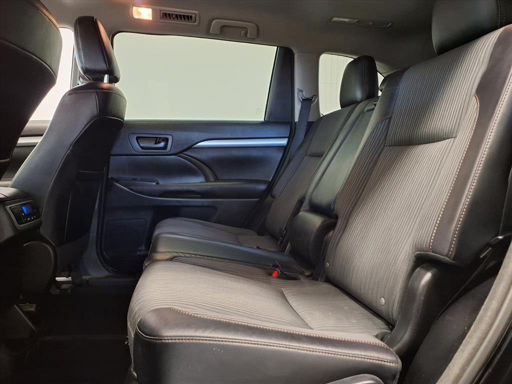 2016 Toyota Highlander Image 9