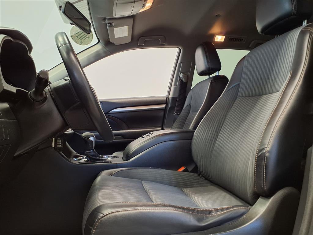 2016 Toyota Highlander Image 13
