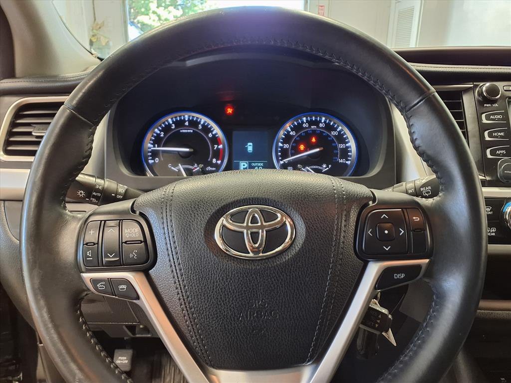 2016 Toyota Highlander Image 17