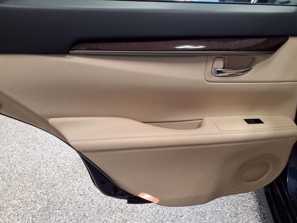 2015 Lexus ES 350 Image 8