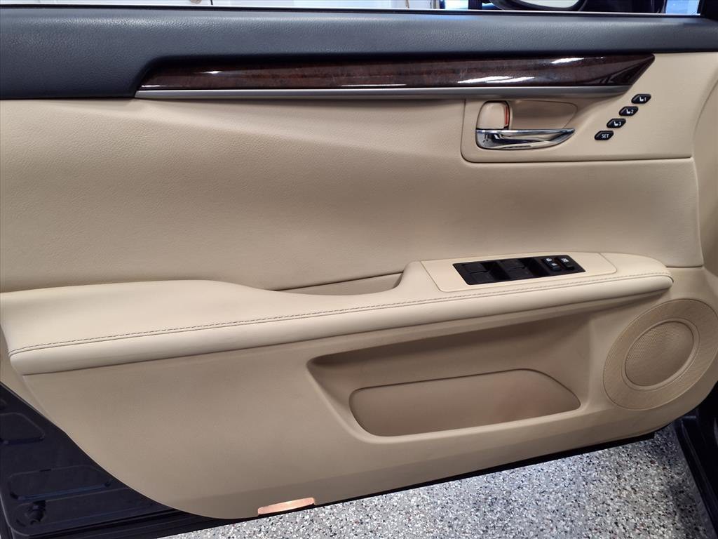 2015 Lexus ES 350 Image 11