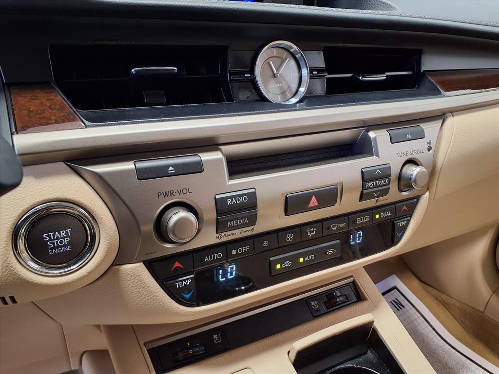 2015 Lexus ES 350 Image 15