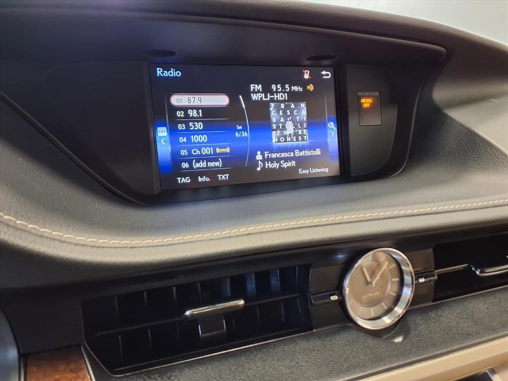 2015 Lexus ES 350 Image 16
