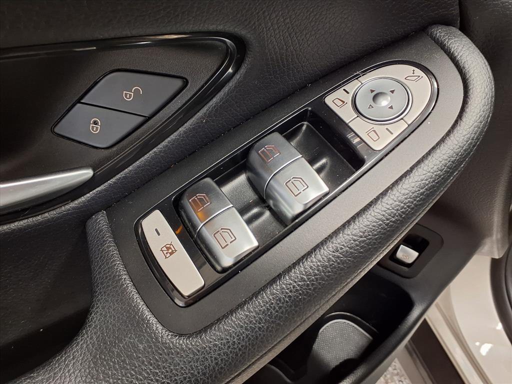 2019 Mercedes-Benz GLC-Class Image 14