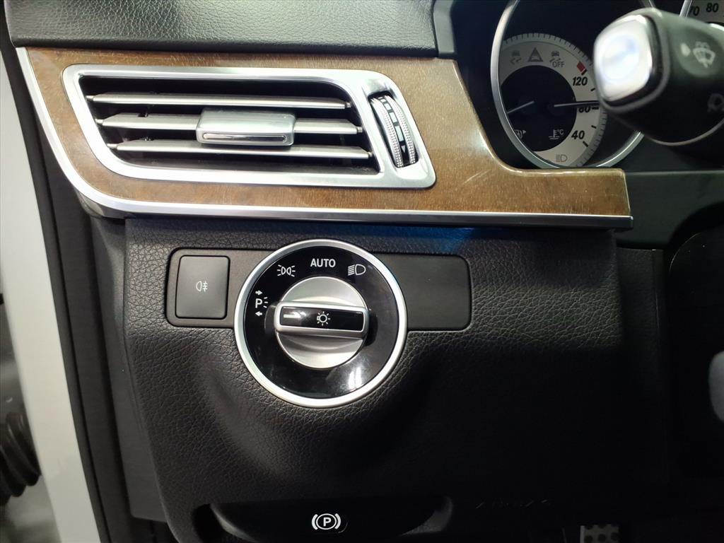 2016 Mercedes-Benz E-Class Image 16