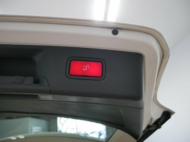 2010 Mercedes-Benz GLK-Class Image 12