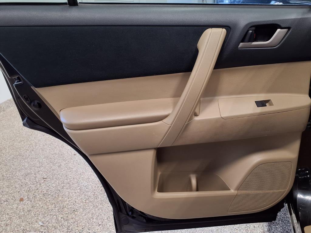 2012 Toyota Highlander Image 8