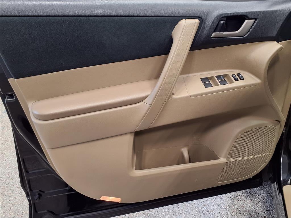 2012 Toyota Highlander Image 12