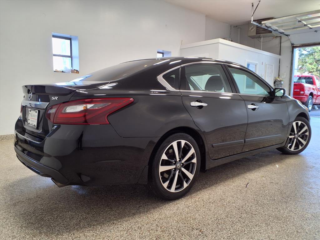 2017 Nissan Altima Image 3