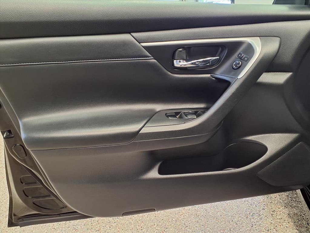2017 Nissan Altima Image 12