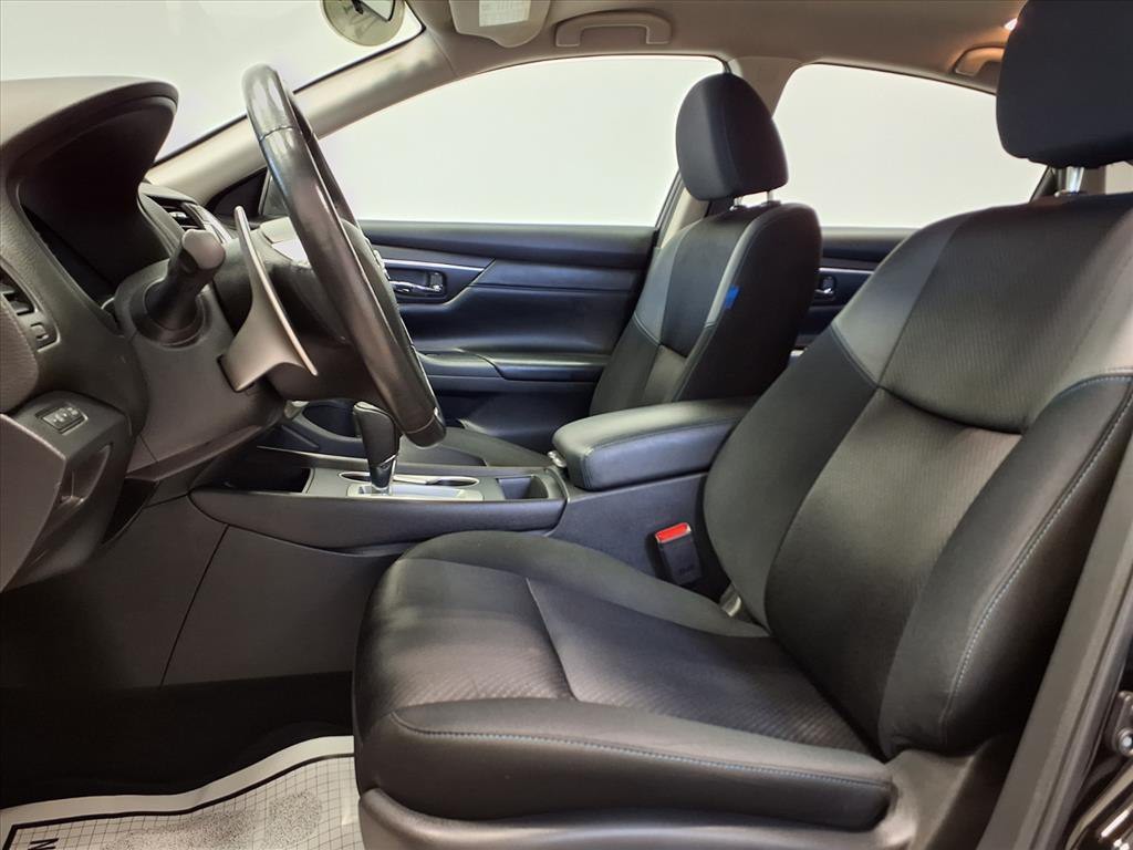 2017 Nissan Altima Image 14