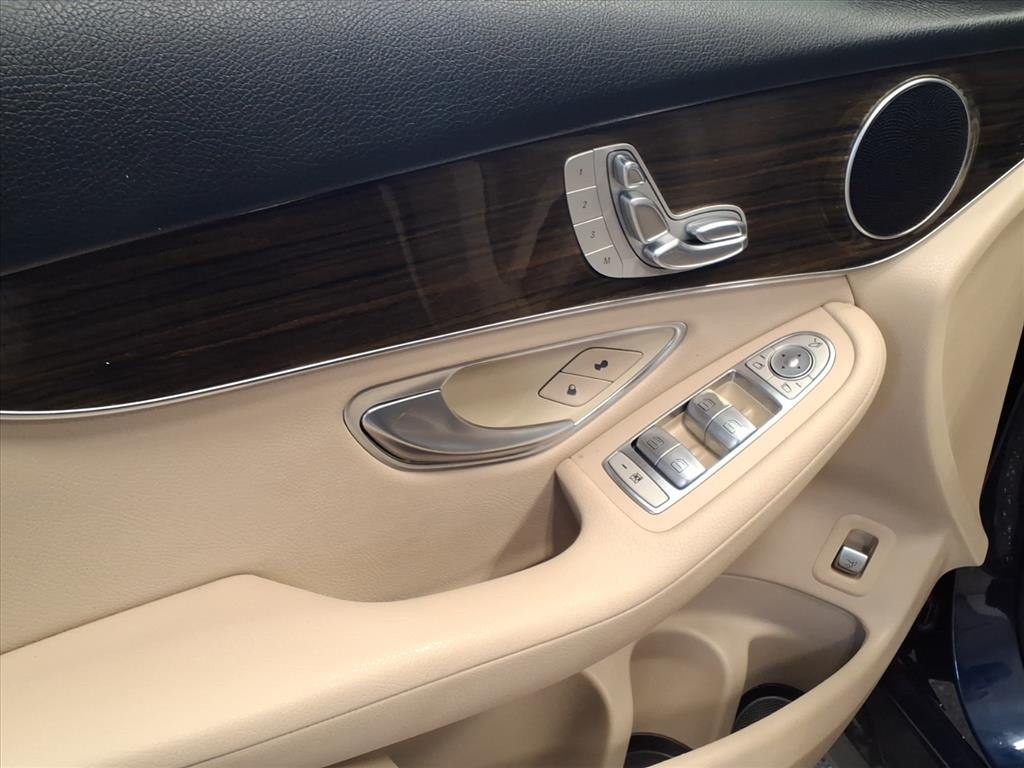 2016 Mercedes-Benz GLC-Class Image 8