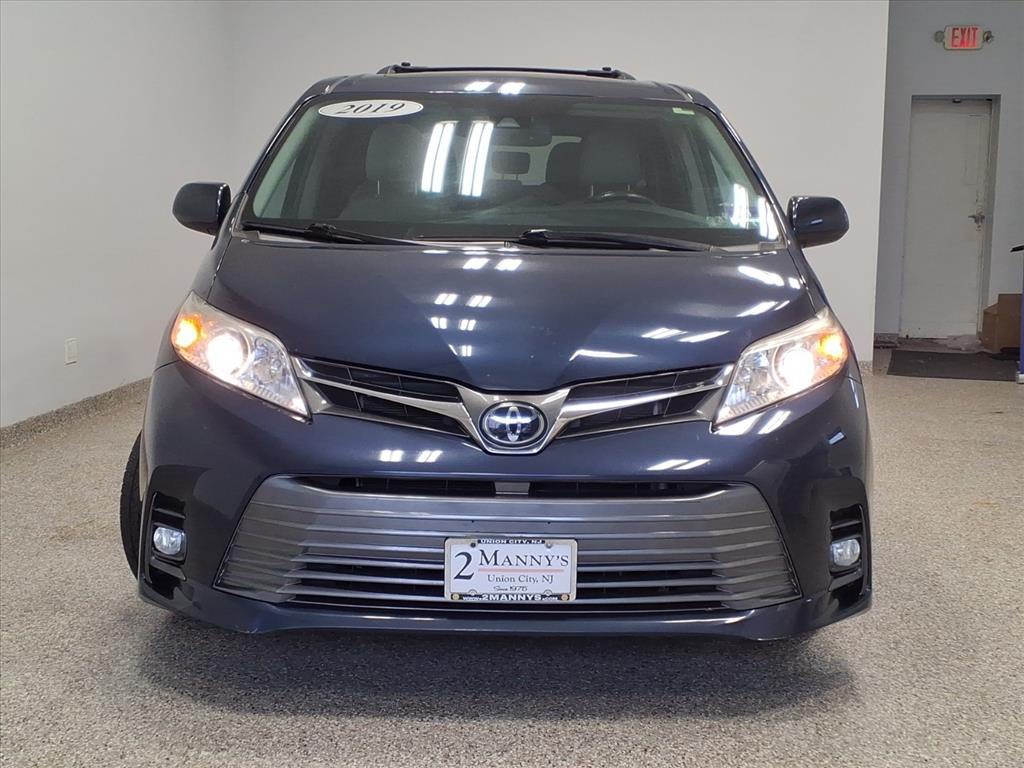 2019 Toyota Sienna Image 2