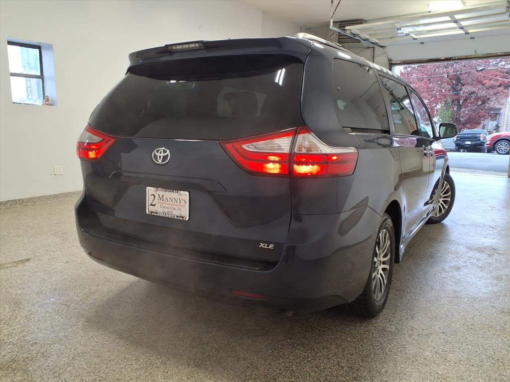 2019 Toyota Sienna Image 4